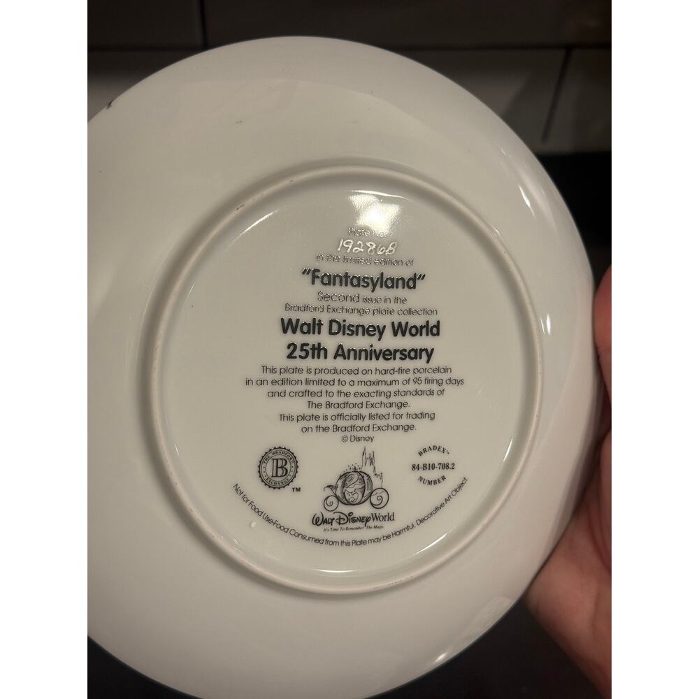 Vintage 1996 Walt Disney World 25th Anniversary Decorative Plate Fantasyland - Picture 6 of 9